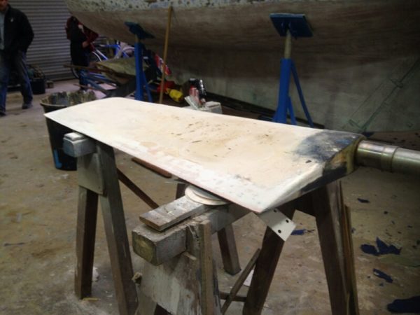 How to use epoxy to fix the rudder of a sailing yacht