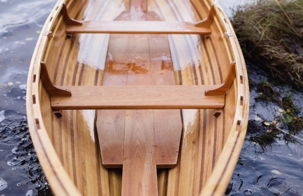 Building a wooden boat that shines in the sun