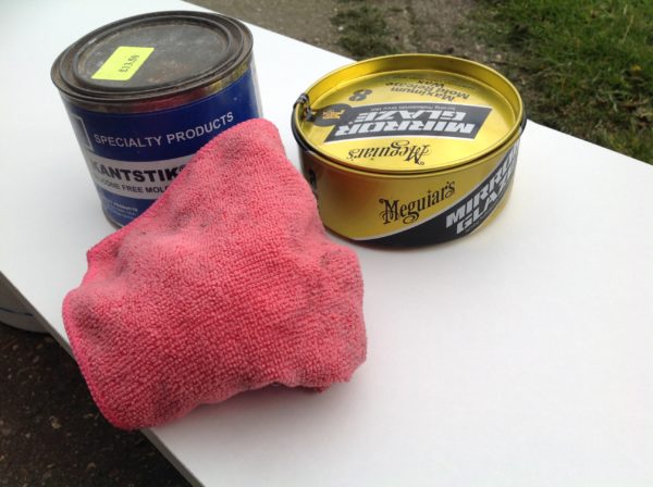 How to apply release agent to an epoxy moulding tool