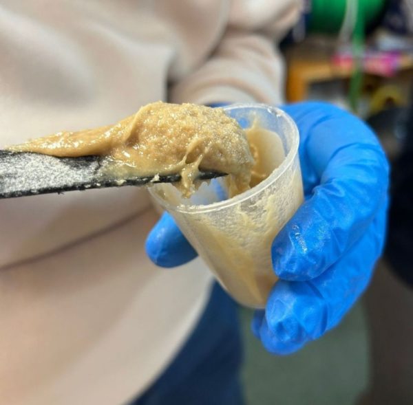 What are the Efficient Techniques for Mixing Lightweight Filler into Epoxy Resin?