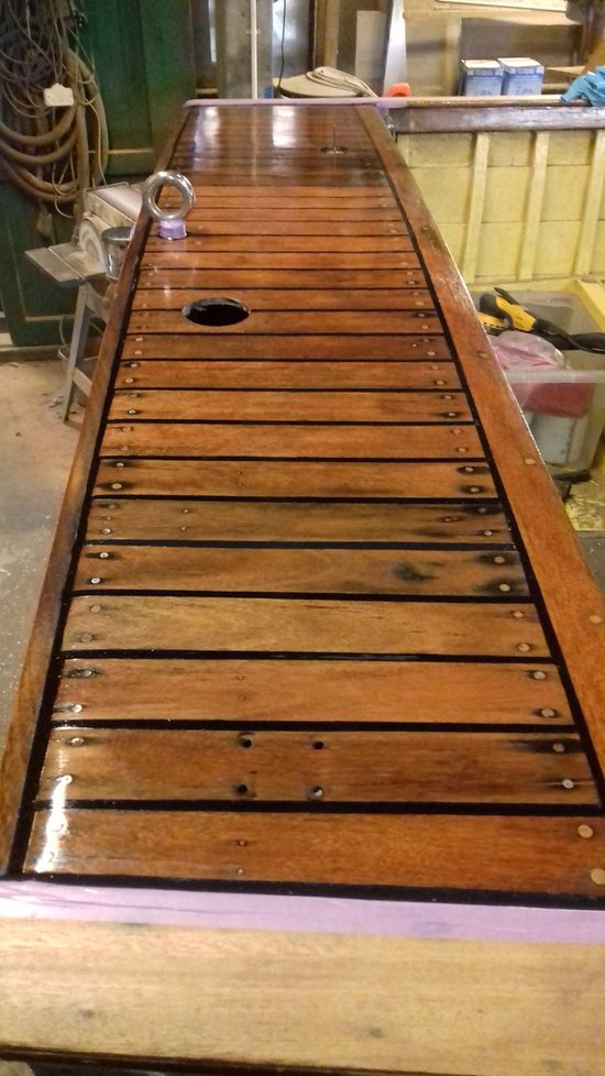 varnishing components of a speedboat