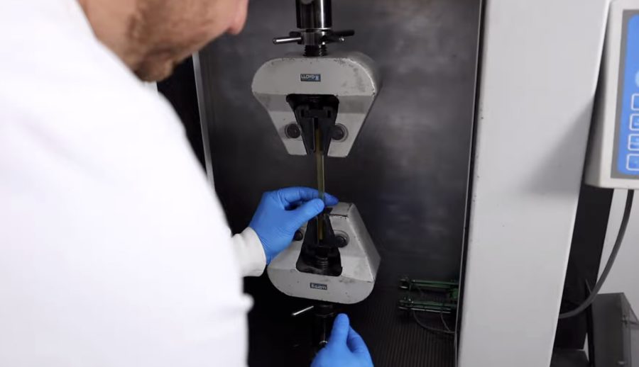 Scientific machinery measures the strengh of material